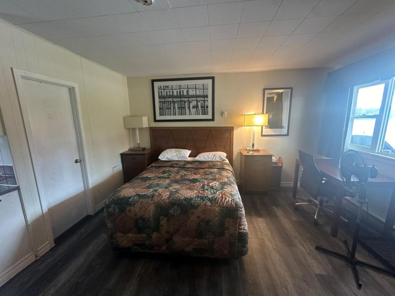 Pine Ridge Motel Timmins Exterior photo